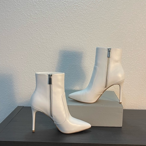 NWT Michael Kors Rue Stiletto Bootie Optic White Ankle Boot Size 6 - Picture 8 of 16